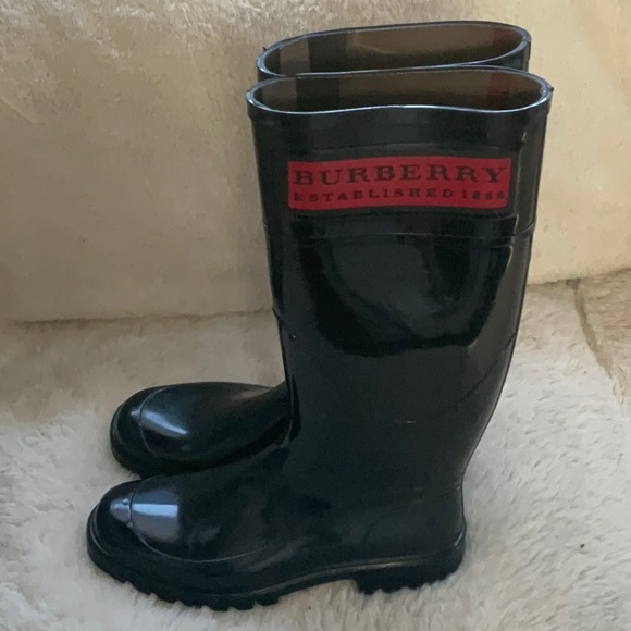 Authentic Burberry, rain boot - Picture 3 of 7